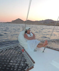 Renta de Catamarán Moderno en los Cabos para Eventos