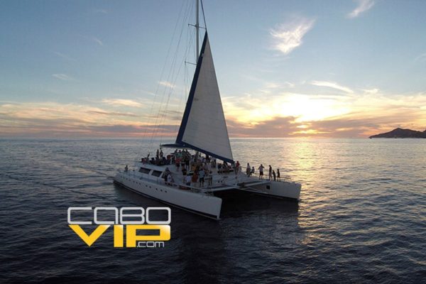 rent a yacht in los cabos