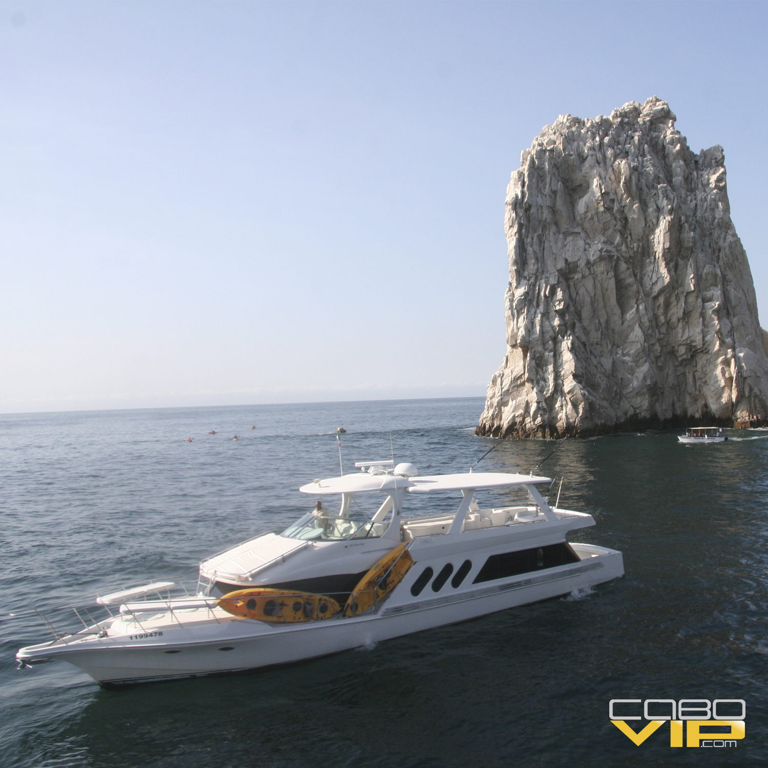 yate mediano de lujo en renta de lujo en los cabos 1