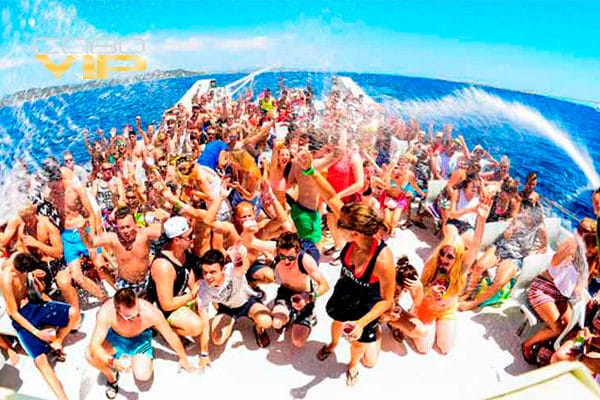 fiesta en bote en los cabos