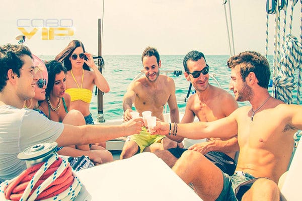 Despedida de soltero sobre yate en Los Cabos