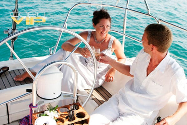 Cena romántica sobre yate en Los Cabos