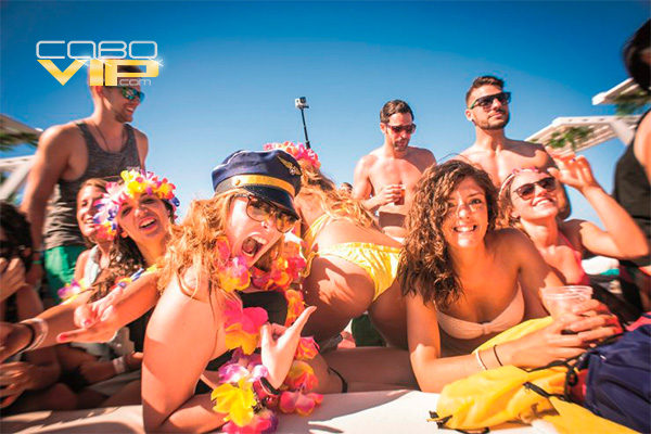 Cumpleaños abordo de Catamaran en Los Cabos