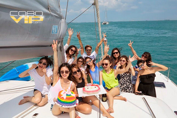 Cumpleaños en Los Cabos abordo de mega yate