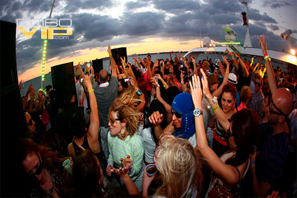 Mega Yate para Fiesta de Cumpleaños en Los Cabos