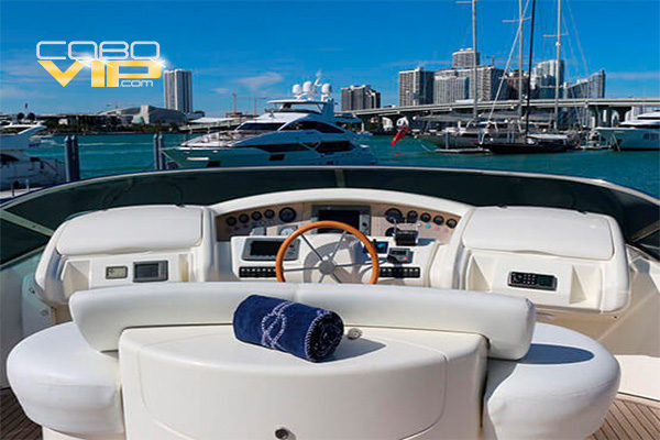 Paseos en Los Cabos en Mega Yate de Lujo