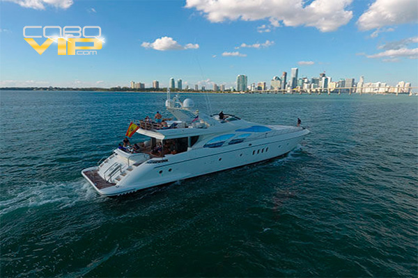 Paseos en Los Cabos en Mega Yate de Lujo