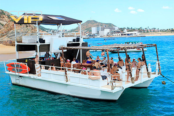 Catamaranes para toda ocasión en Los Cabos