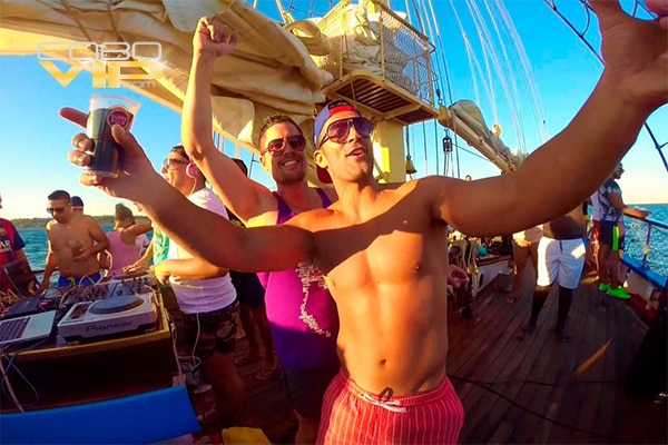 Despedida de Soltero en Catamaran en Cabo San Lucas