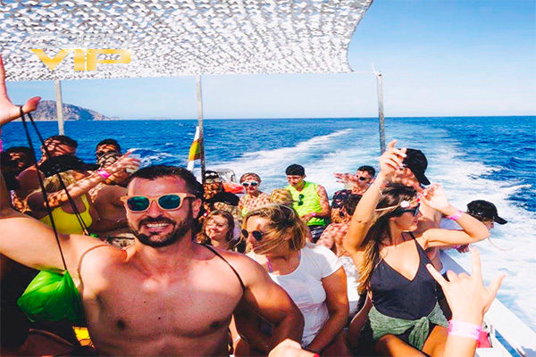 Despedida de Soltero en Catamaran en Cabo San Lucas