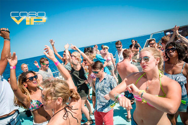 Fiesta de Fin de Cursos abordo de Yate en Cabo