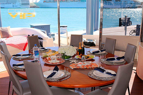 Lujoso Mega Yate en Cabo para Luna de Miel