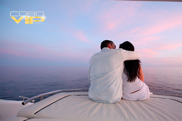 Romántica pedida de mano abordo de Velero en Los Cabos