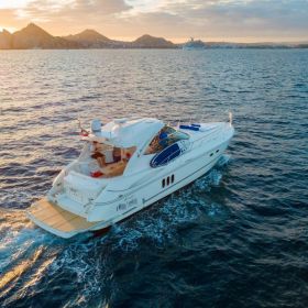 Snorkeling yacht in the Los Cabos Cruiser 54
