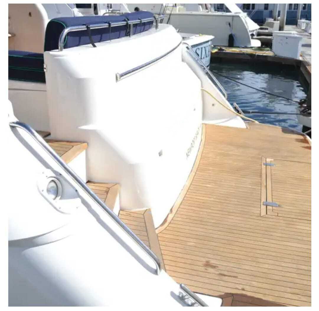 Luxury Yacht for Cruising in Los Cabos - Image 11